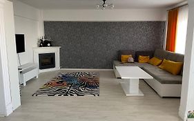 Panoramic M&M Apartment